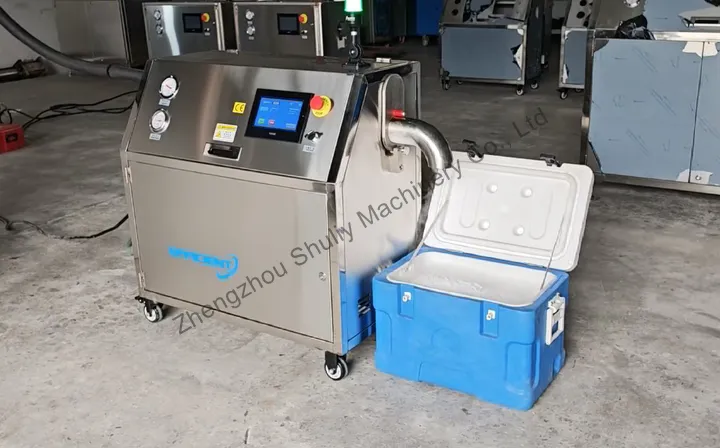 dry ice pellet machine with dry ice insulated box